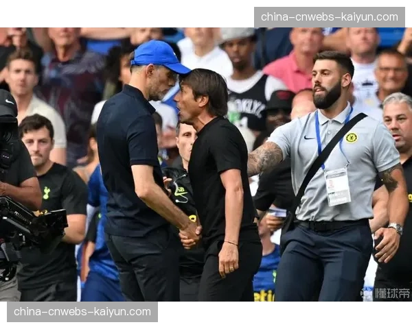 赛后混采区，图赫尔与安切洛蒂握手后简短交流